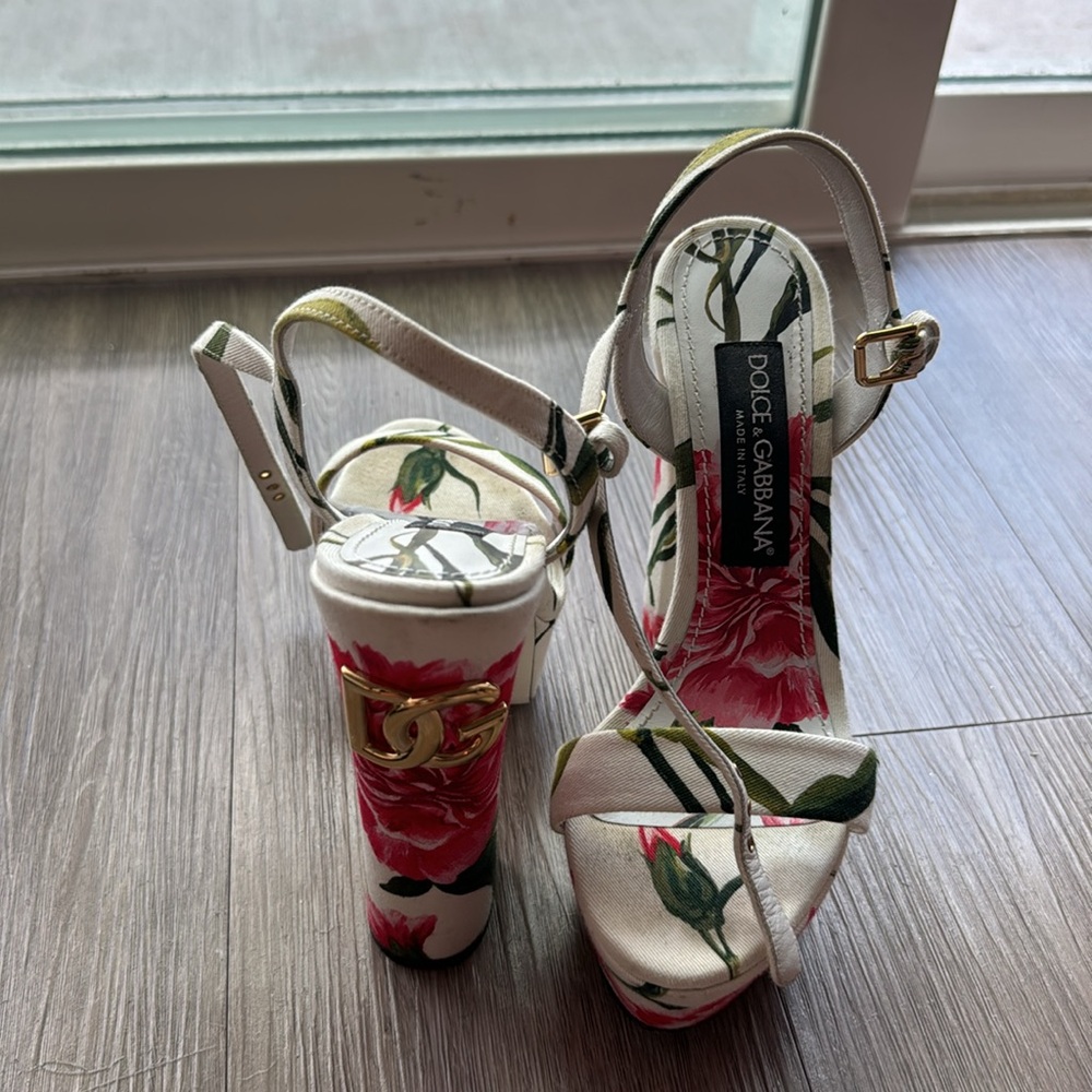 Dolce heels - Picture 4 of 4